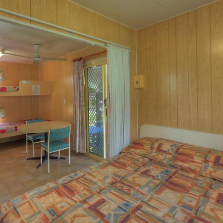 Hotel Flying Fish Point Tourist Park à Innisfail Extérieur photo