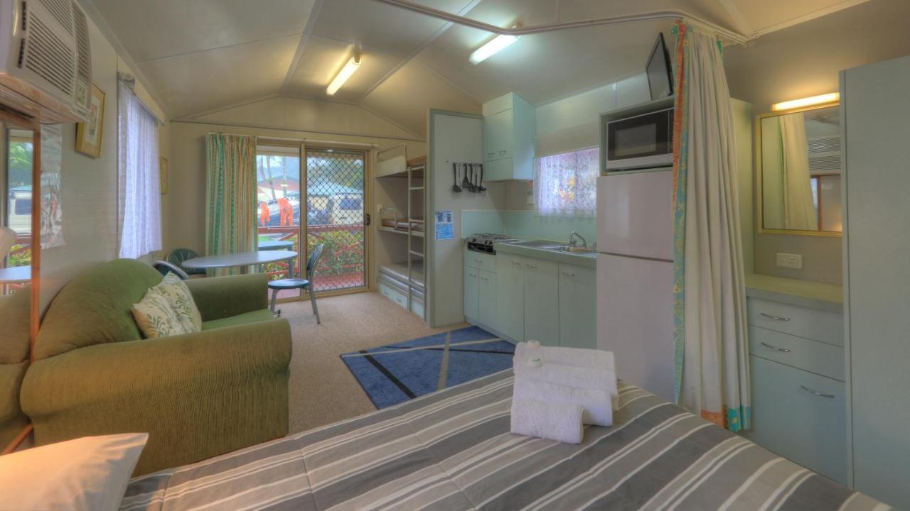 Hotel Flying Fish Point Tourist Park à Innisfail Extérieur photo