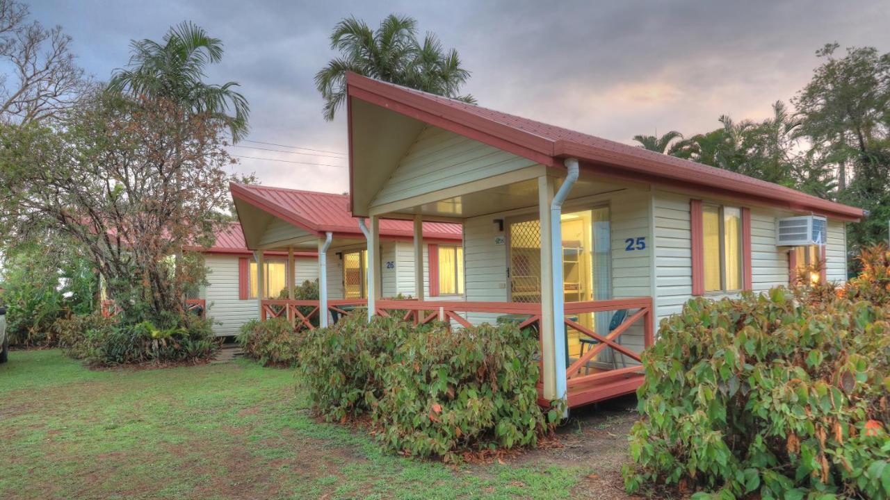 Hotel Flying Fish Point Tourist Park à Innisfail Extérieur photo