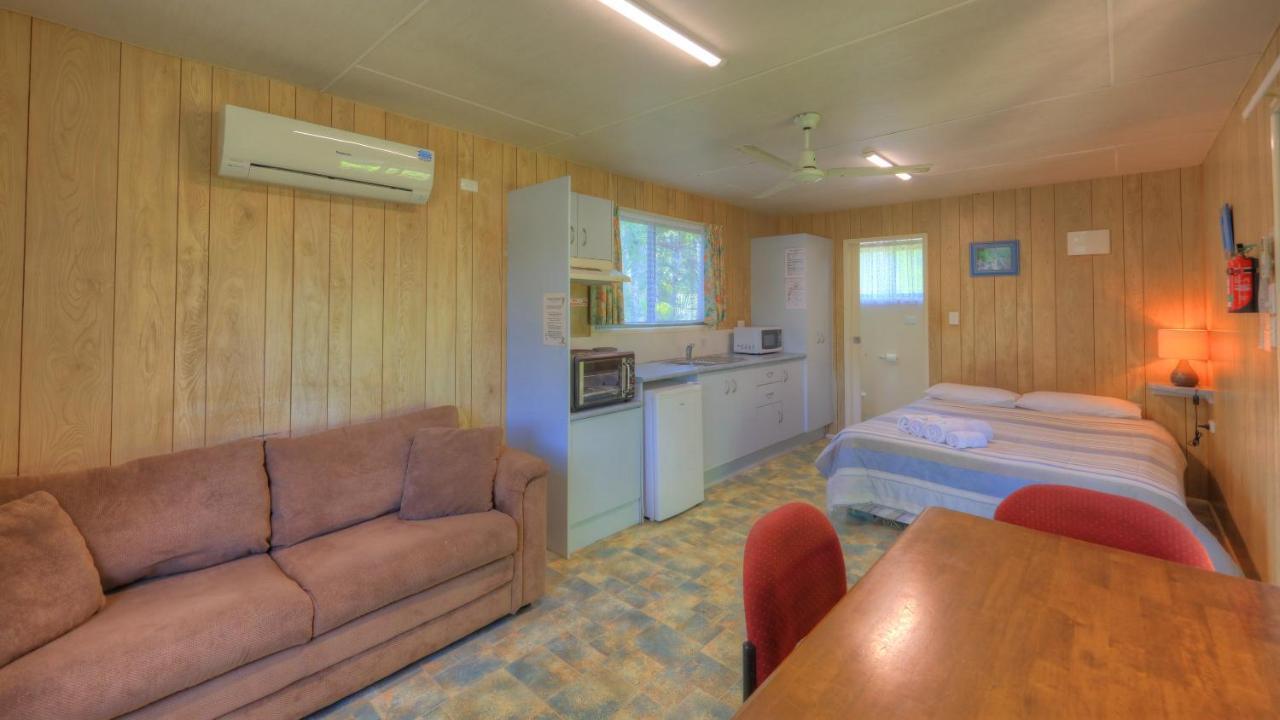 Hotel Flying Fish Point Tourist Park à Innisfail Extérieur photo