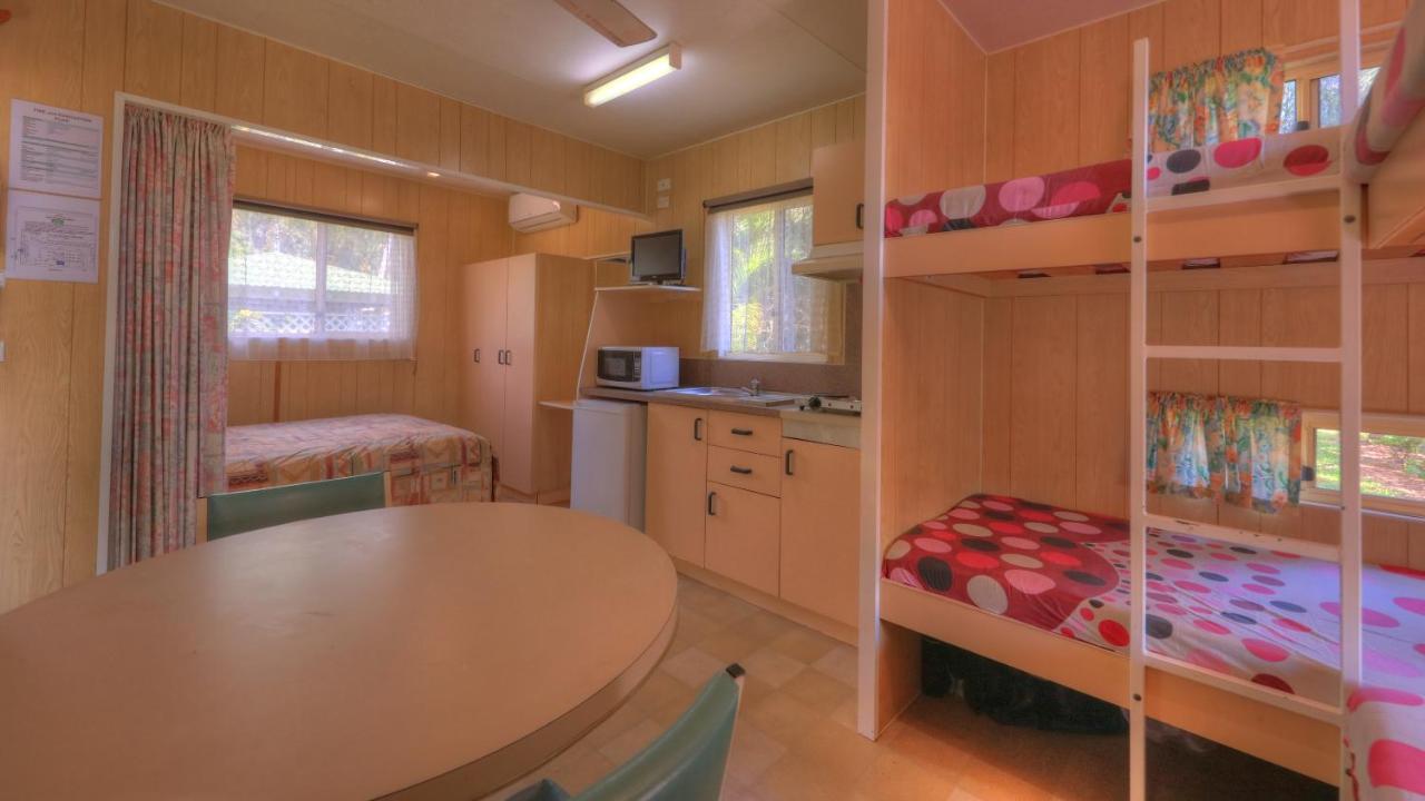 Hotel Flying Fish Point Tourist Park à Innisfail Extérieur photo